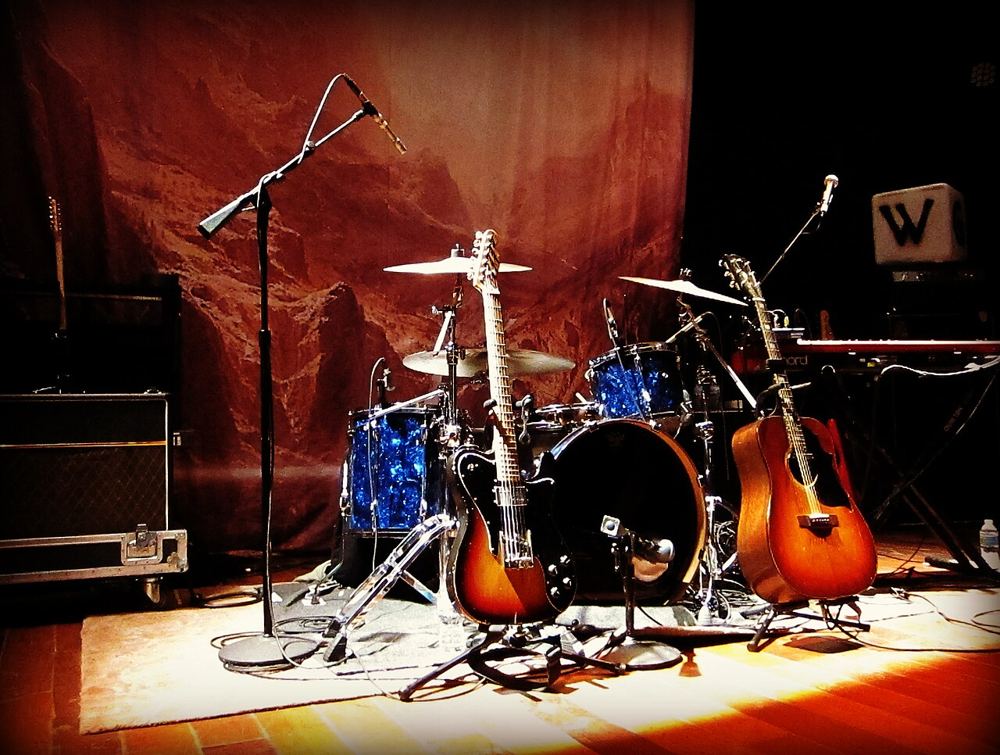 Alat Band Akustik